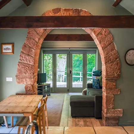 Дом отдыха Beckside Cottage, Near Carlisle Romantic With Hot Tub