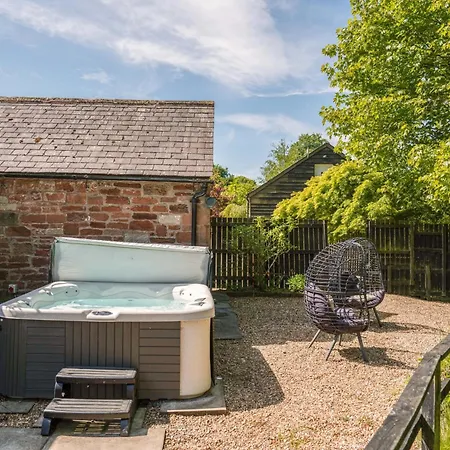 Beckside Cottage, Netherby, Near Carlisle * Longtown (Cumbria)